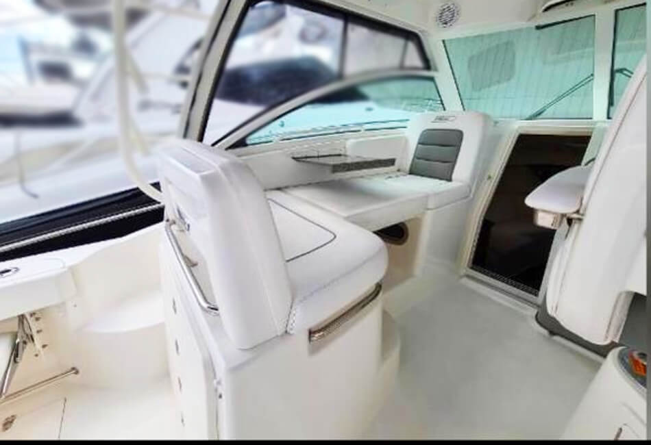 31 Ft Boston Whaler 315 Conquest Powerboat 